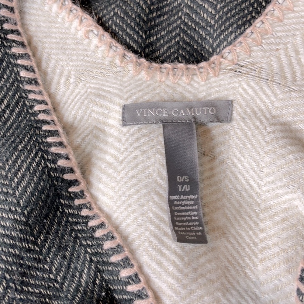 VINCE CAMUTO Chevron Ruana O/S - Picture 10 of 13